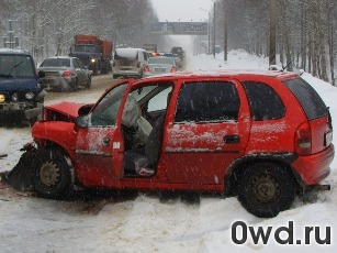 Битый автомобиль Opel Vita